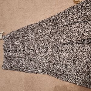 Black and white floral maxi skirt with elastic back and a front slit